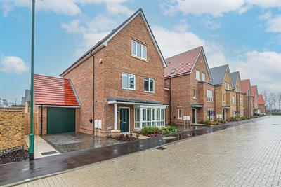 Fleming Close, Ascot, Berkshire, SL5 7GS