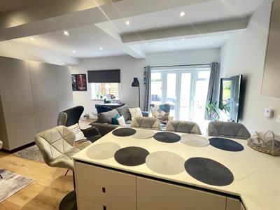 Highclere House, Kings Road, Sunninghill