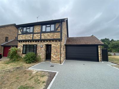 Lyndhurst Close, Bracknell,